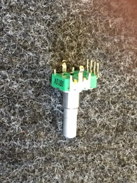 [CT11-00390-000] Behringer wing encoder Niet beschikbaar. Bestel in plaats daarvan pcb (CP06-00229-000). Gelieve te mailen voor gereviseerde exemplaren.